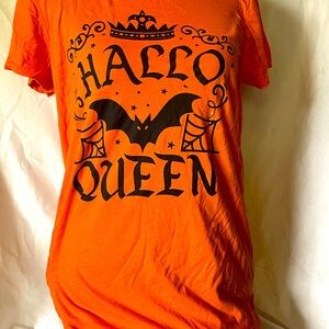 Women’s Halloween Graphic Tee (Hallo Queen) Large. Price and Shipping negotiable